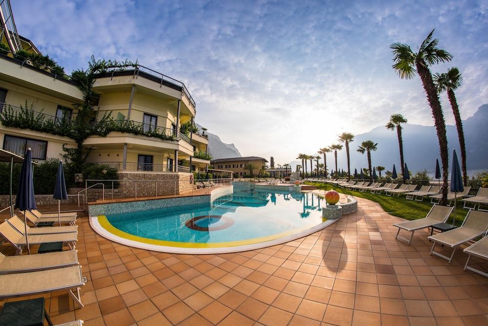 Hotel Royal Village Limone sul Garda Dış mekan fotoğraf