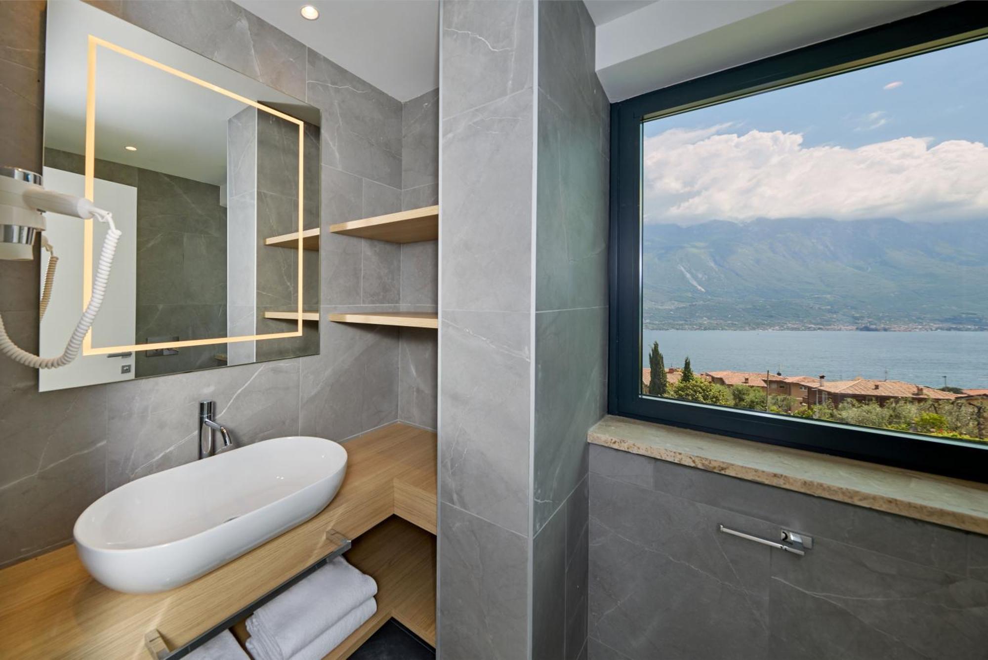 Hotel Royal Village Limone sul Garda Oda fotoğraf